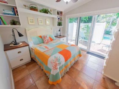 Charming Vacation Rental Holmes Beach 1 Min. Walk to Beach