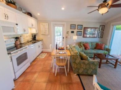 Charming Vacation Rental Holmes Beach 1 Min. Walk to Beach