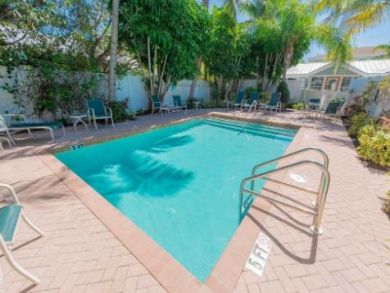 Charming Vacation Rental Holmes Beach 1 Min. Walk to Beach