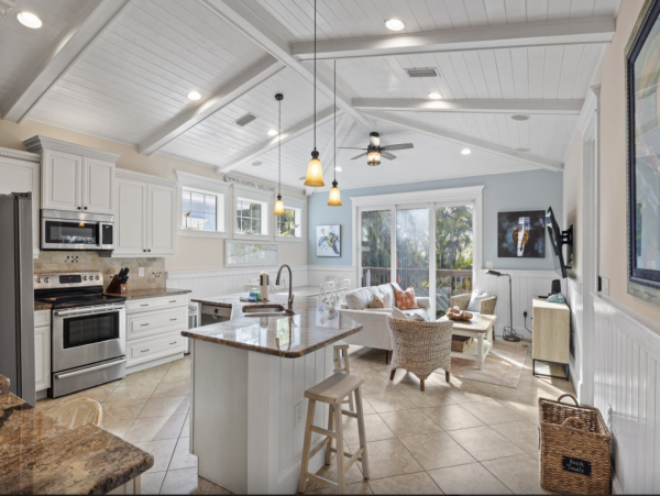 Holmes Beach Vacation Rental Sleeps Six Guests West of Gulf Drive