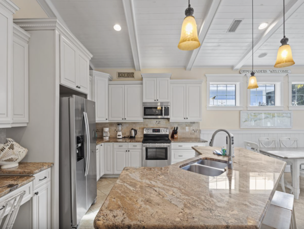 Holmes Beach Vacation Rental Sleeps Six Guests West of Gulf Drive