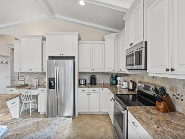 Holmes Beach Vacation Rental Sleeps Six Guests West of Gulf Drive