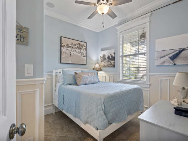Holmes Beach Vacation Rental Sleeps Six Guests West of Gulf Drive