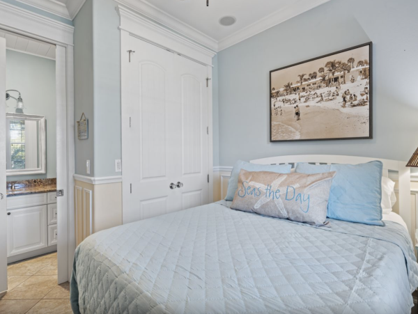 Holmes Beach Vacation Rental Sleeps Six Guests West of Gulf Drive