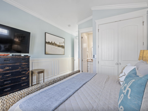 Holmes Beach Vacation Rental Sleeps Six Guests West of Gulf Drive