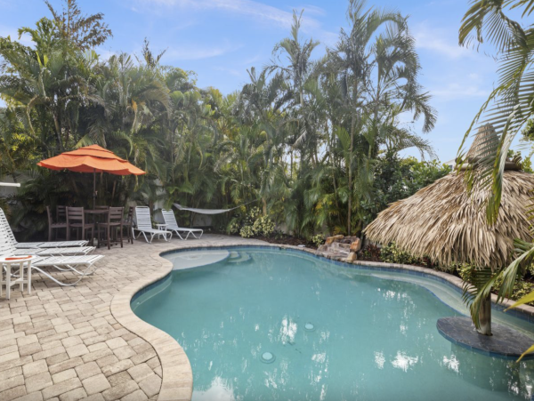Holmes Beach Vacation Rental Sleeps Six Guests West of Gulf Drive