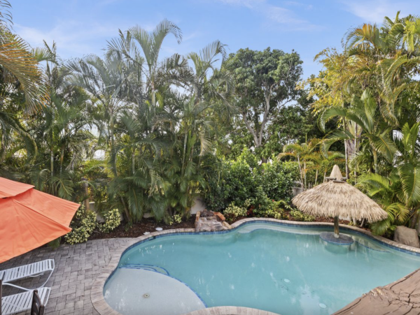 Holmes Beach Vacation Rental Sleeps Six Guests West of Gulf Drive