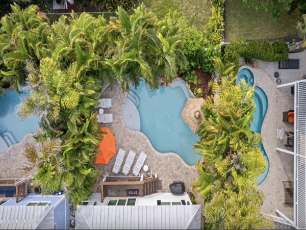 Holmes Beach Vacation Rental Sleeps Six Guests West of Gulf Drive
