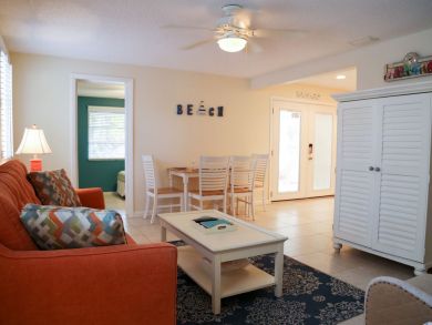 Charming Vacation Rental on Holmes Beach. Call Today.