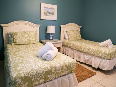 Charming Vacation Rental on Holmes Beach. Call Today.