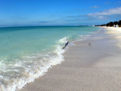 Charming Vacation Rental on Bradenton. Call Today.