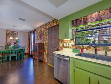 Charming Vacation Rental on Bradenton. Call Today.