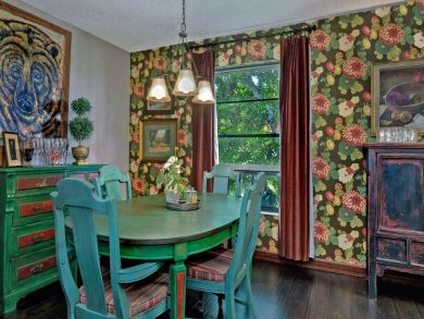 Charming Vacation Rental on Bradenton. Call Today.