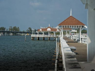 Charming Vacation Rental on Bradenton. Call Today.