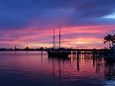 Charming Vacation Rental on Bradenton. Call Today.
