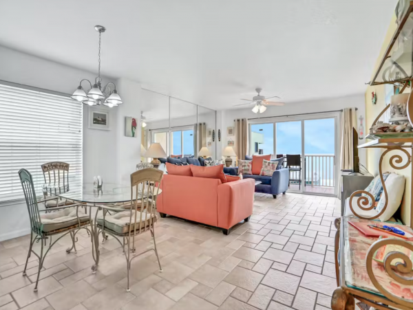 Boutique Hideaway Two Bedrooms Sleeps Six in Indian Rocks