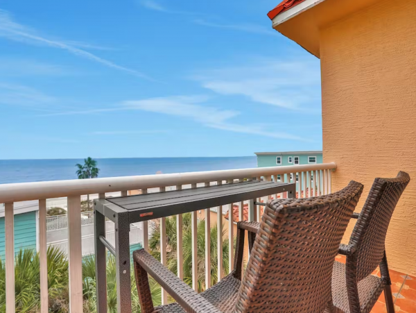 Boutique Hideaway Two Bedrooms Sleeps Six in Indian Rocks