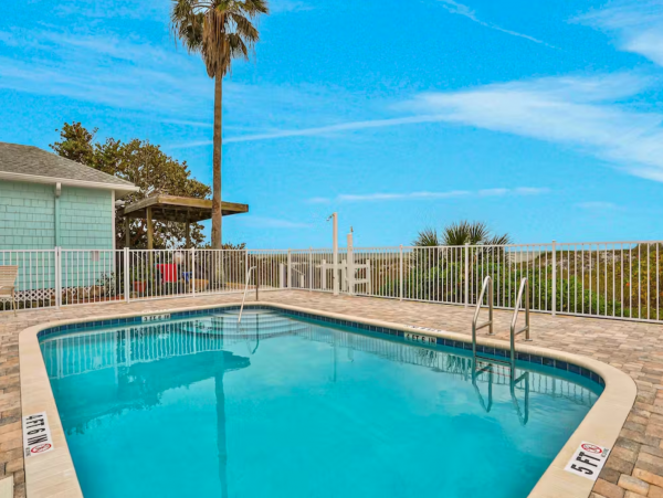 Boutique Hideaway Two Bedrooms Sleeps Six in Indian Rocks