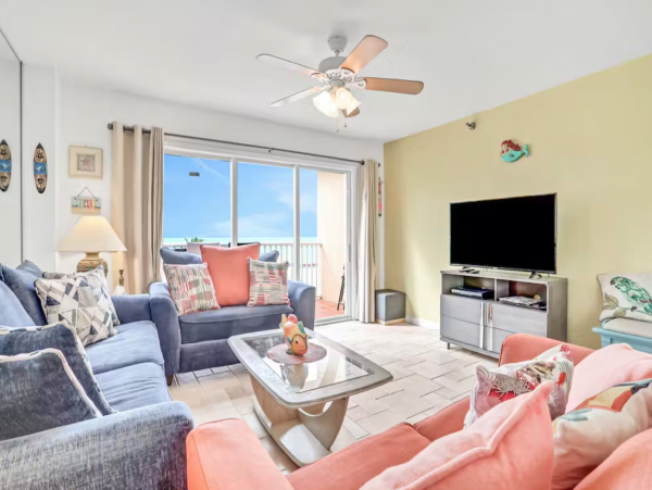 Boutique Hideaway Two Bedrooms Sleeps Six in Indian Rocks
