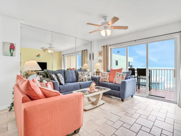 Boutique Hideaway Two Bedrooms Sleeps Six in Indian Rocks