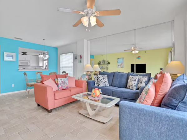 Boutique Hideaway Two Bedrooms Sleeps Six in Indian Rocks