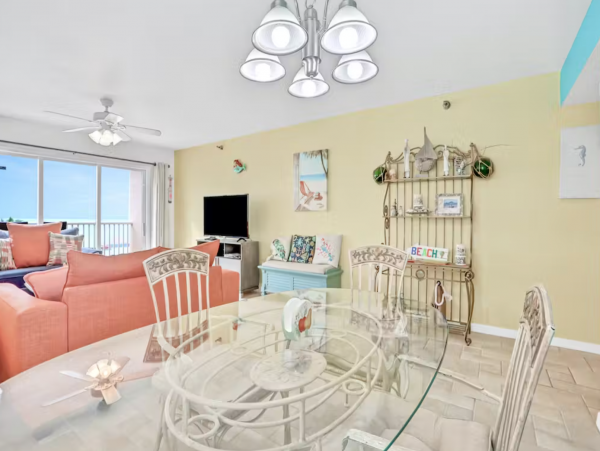 Boutique Hideaway Two Bedrooms Sleeps Six in Indian Rocks