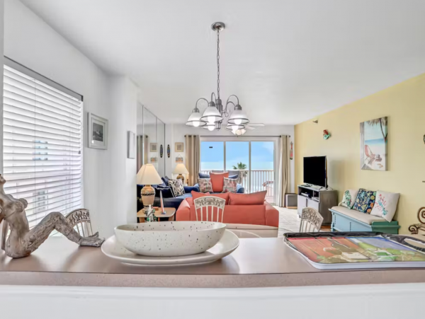 Boutique Hideaway Two Bedrooms Sleeps Six in Indian Rocks