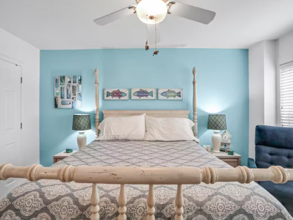 Boutique Hideaway Two Bedrooms Sleeps Six in Indian Rocks