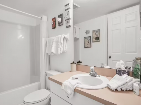 Boutique Hideaway Two Bedrooms Sleeps Six in Indian Rocks