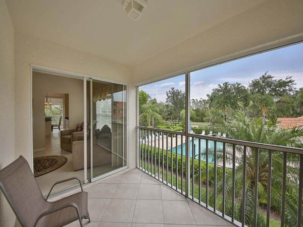 Naples Vacation Condo Sleeps 6 Guests Communal Pool