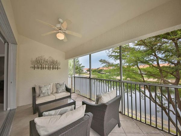 Naples Vacation Condo Sleeps 6 Guests Communal Pool