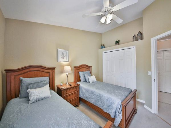 Naples Vacation Condo Sleeps 6 Guests Communal Pool