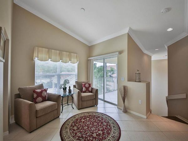 Naples Vacation Condo Sleeps 6 Guests Communal Pool