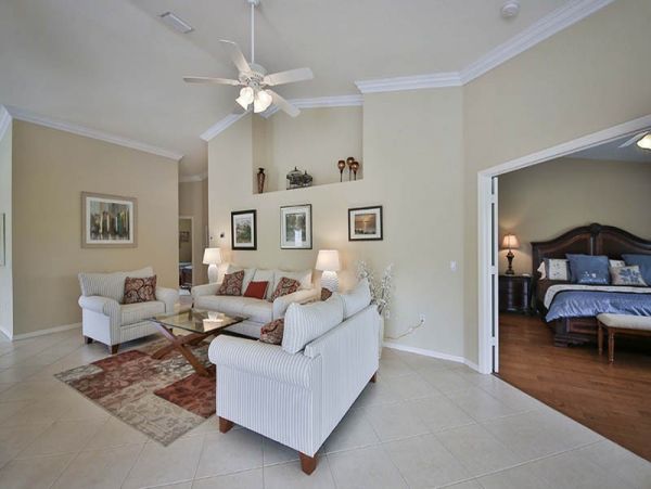 Naples Vacation Condo Sleeps 6 Guests Communal Pool