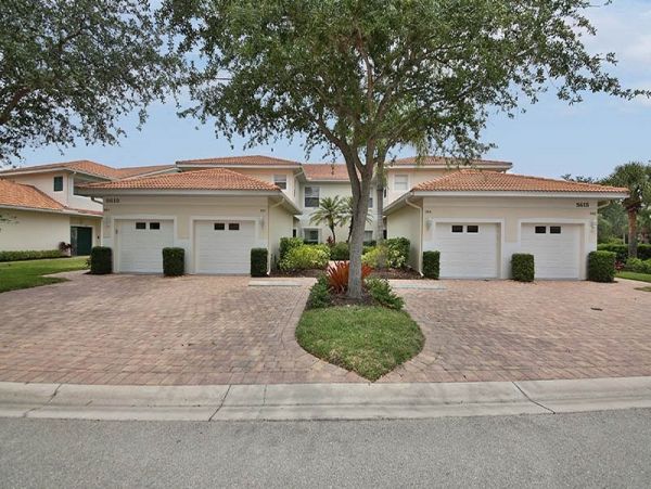 Naples Vacation Condo Sleeps 6 Guests Communal Pool