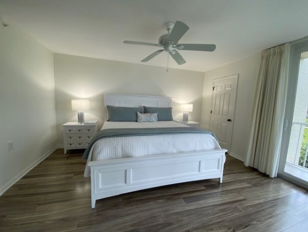 Naples Vacation Condo Two Bedroom Walk to Beach