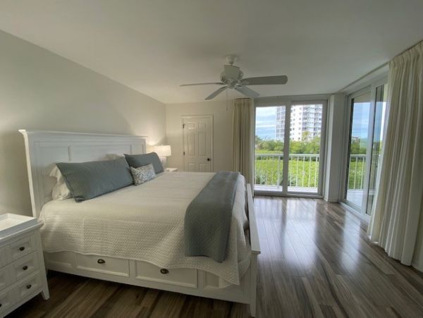 Naples Vacation Condo Two Bedroom Walk to Beach