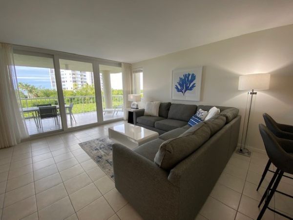 Naples Vacation Condo Two Bedroom Walk to Beach