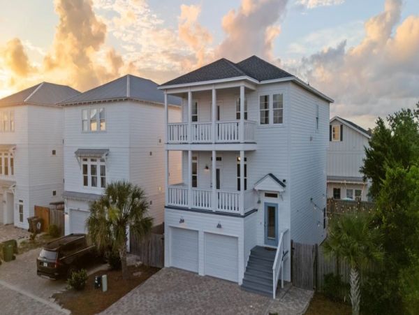 Miramar Beach Luxury Vacation Rental - 6-Bedroom Home Private Pool & Firepit