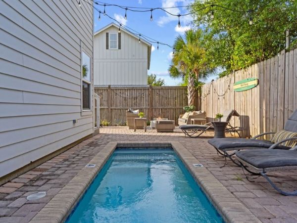 Miramar Beach Luxury Vacation Rental - 6-Bedroom Home Private Pool & Firepit