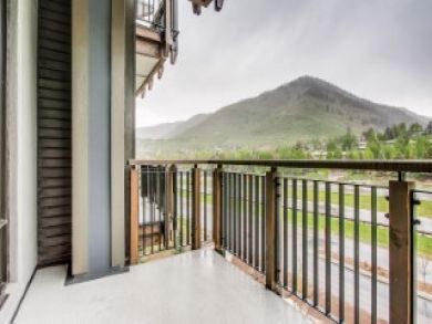 Luxury Lionshead Two Bedroom Vacation Condo Mountain Views