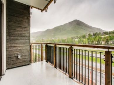 Luxury Lionshead Two Bedroom Vacation Condo Mountain Views