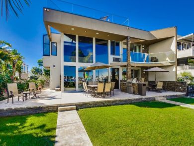 Bay Beach Front Home in Mission Beach,4 Bedrooms Sleeps 10