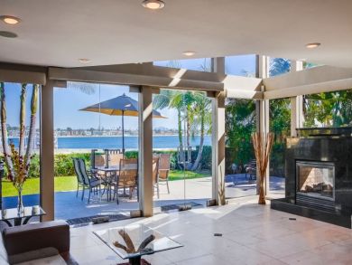 Bay Beach Front Home in Mission Beach,4 Bedrooms Sleeps 10
