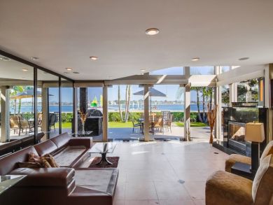 Bay Beach Front Home in Mission Beach,4 Bedrooms Sleeps 10