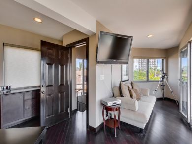 Bay Beach Front Home in Mission Beach,4 Bedrooms Sleeps 10
