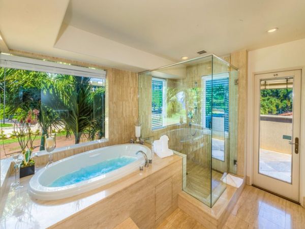 Kaanapali Luxury Beach Front 8 Bedrooms Home