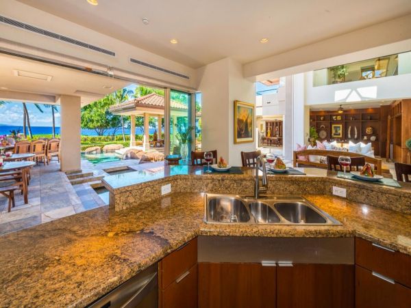 Kaanapali Luxury Beach Front 8 Bedrooms Home