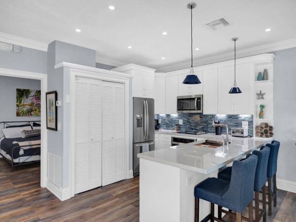 Luxury Oceanfront Six Bedroom Vacation Rental in Isla Morada Sleeps 12