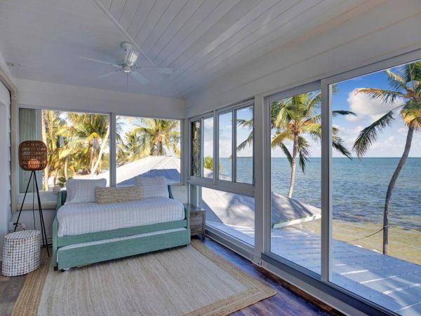 Luxury Oceanfront Six Bedroom Vacation Rental in Isla Morada Sleeps 12
